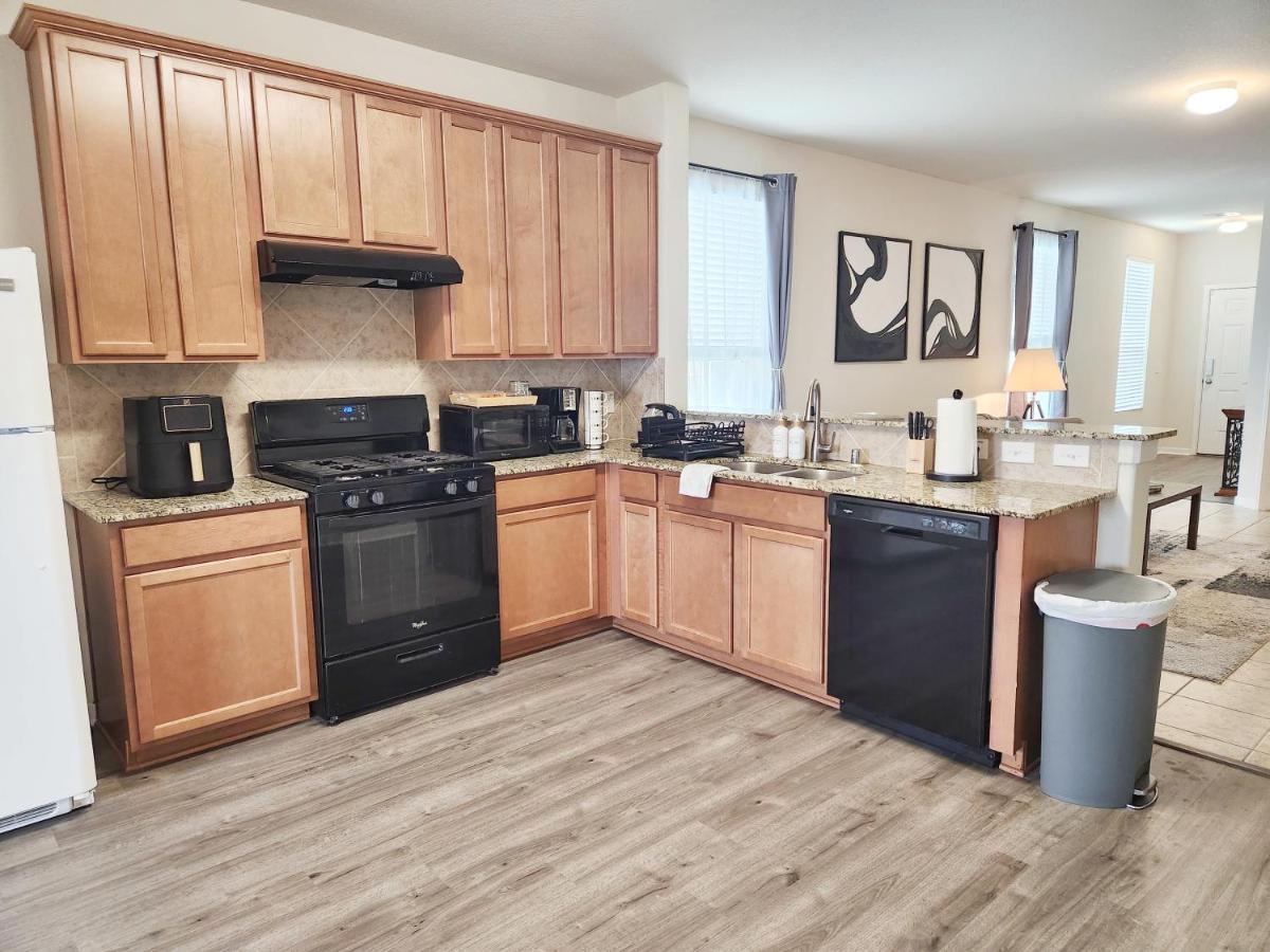 4 Bedroom Home Near Downtown Med Center Nrg Stadium Pearland Skyview Long By Ion Rentals Houston Exterior foto